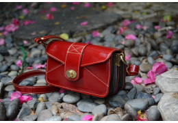 Rote Handtasche